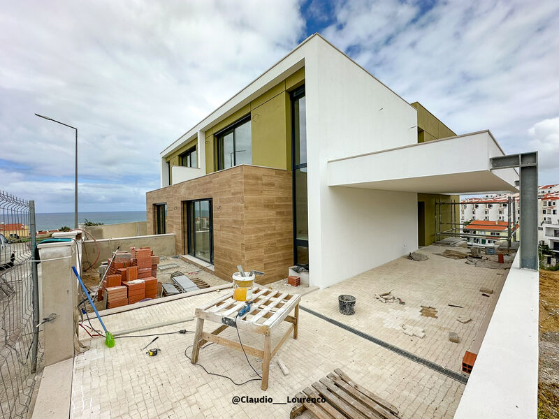 House V4 Semidetached in urbanization Ericeira Mafra - swimming pool, garden, garage, air conditioning, terrace, sea view, solar panels, equipped kitchen, underfloor heating, balcony