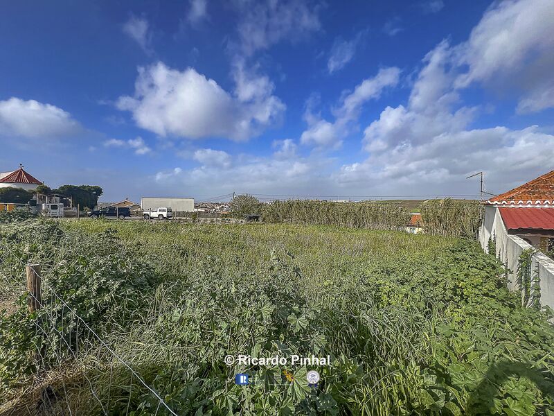Land Urban with 725sqm Ericeira Mafra - water, construction viability, electricity