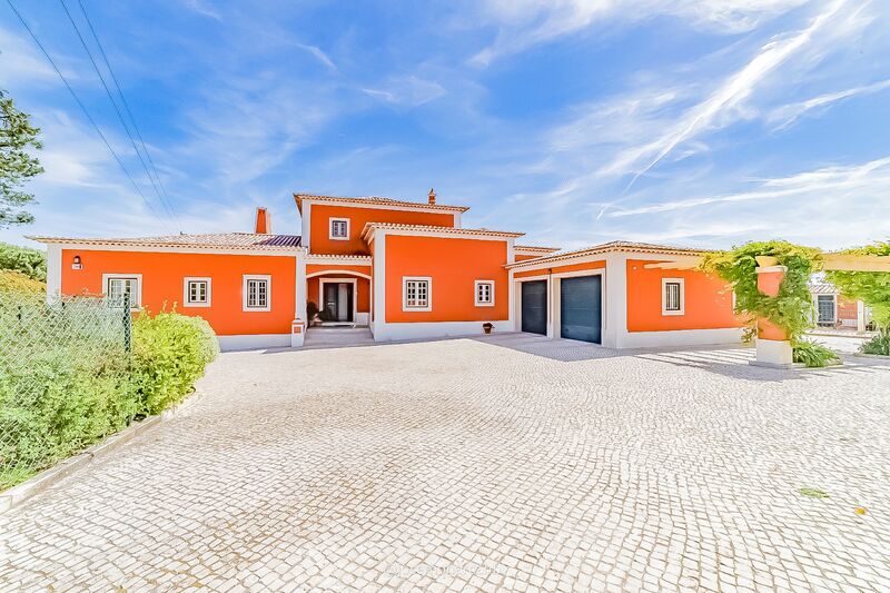 House V4 Mafra - alarm, underfloor heating, swimming pool, garden, double glazing, automatic irrigation system, central heating, garage, solar panels, equipped kitchen, fireplace, terraces, terrace, balcony