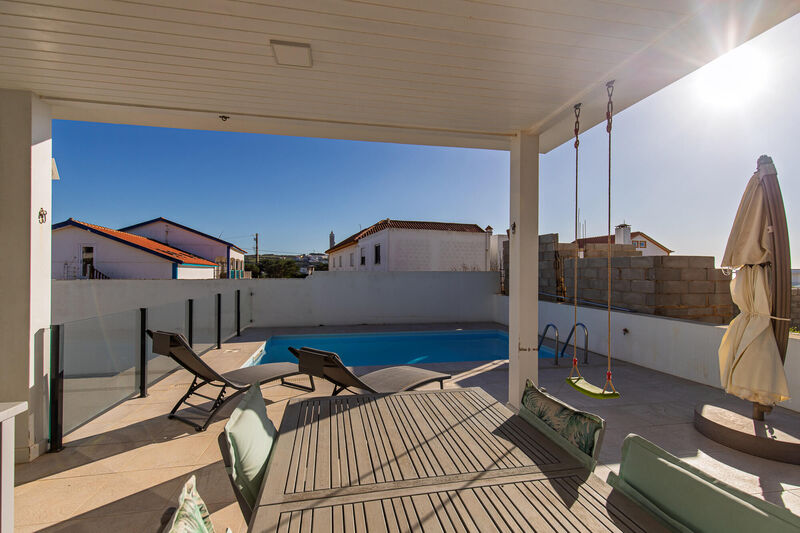 House 3 bedrooms Ericeira Mafra - balcony, garage, automatic gate, solar panels, equipped kitchen, garden, swimming pool