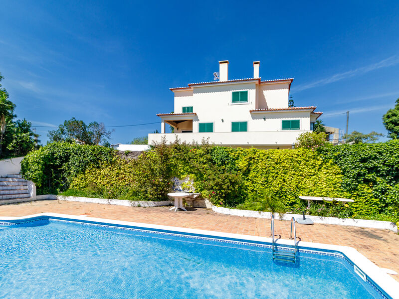 House Isolated 4 bedrooms Ericeira Mafra - garage, equipped kitchen, store room, garden, fireplace, swimming pool, barbecue