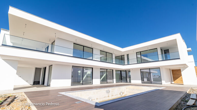 House V3 Isolated Ericeira Mafra - swimming pool, barbecue, air conditioning, garden, automatic irrigation system, terrace, automatic gate, equipped kitchen, balcony
