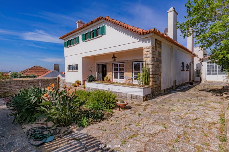House 6 bedrooms in the center Mafra - fireplace, gardens, equipped kitchen, swimming pool, barbecue, garden