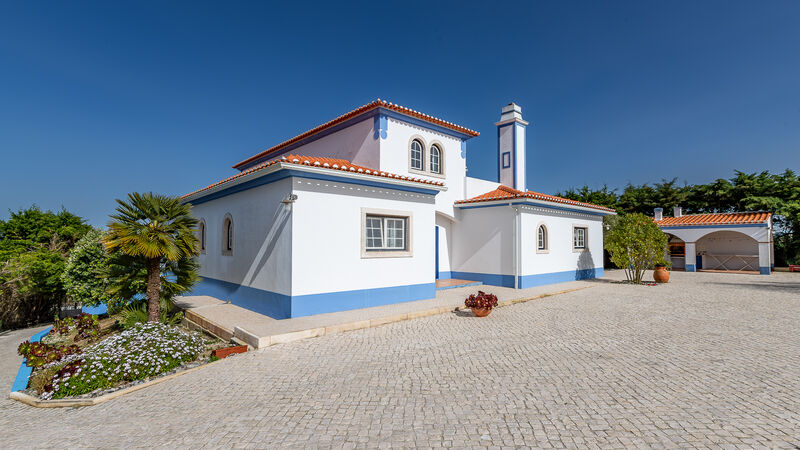House 5 bedrooms Isolated excellent condition Ericeira Encarnação Mafra - terrace, central heating, alarm, barbecue, automatic gate, swimming pool, fireplace, equipped kitchen, garage, balcony