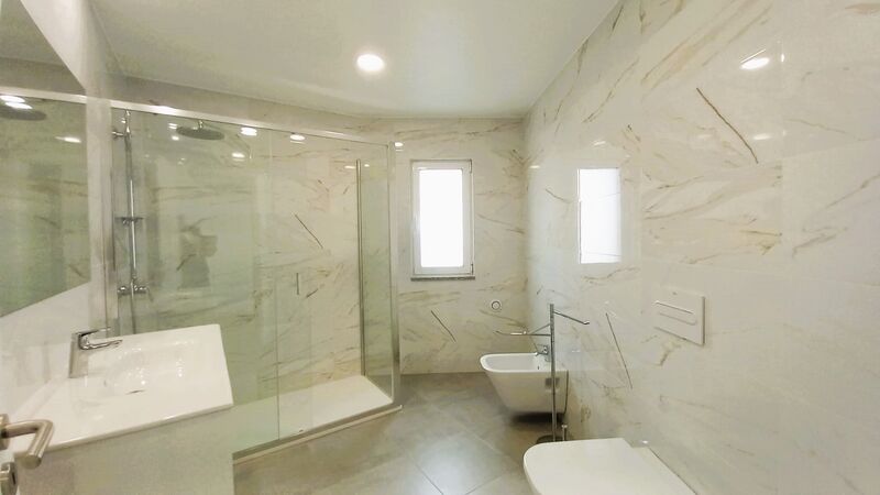 Apartment 4 bedrooms Duplex Ericeira Mafra - 1st floor, balcony, solar panels, air conditioning, great location, terrace