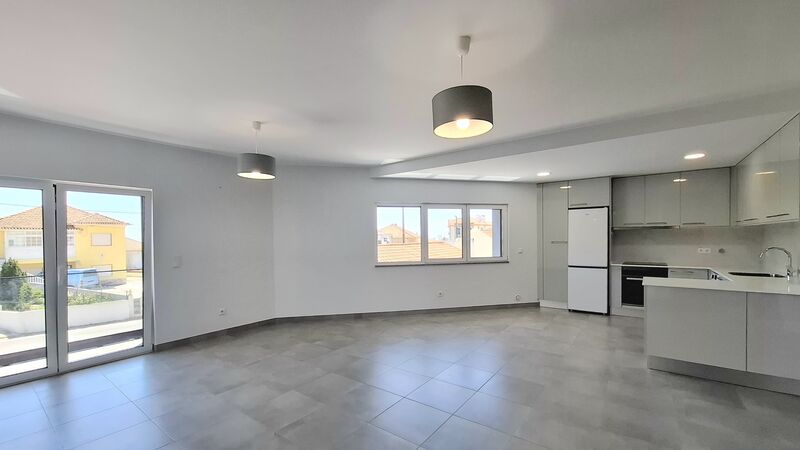 Apartamento T4 Duplex Ericeira Mafra - 1º andar, varanda, painéis solares, ar condicionado, excelente localização, terraço