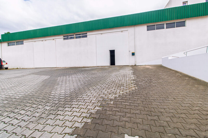 Armazém com 456m2 Encarnação Mafra