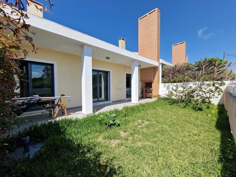 House Modern townhouse V4 São Pedro da Cadeira Torres Vedras - gated community, terrace, attic, garden, barbecue, air conditioning, equipped kitchen, parking lot, solar panels