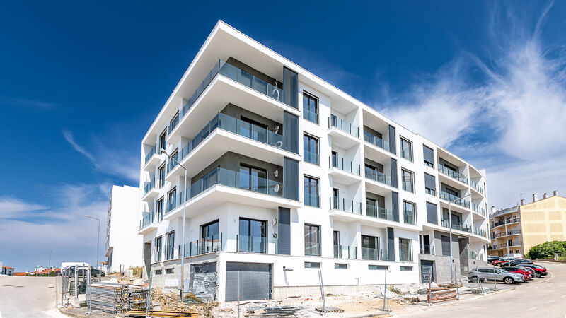Apartamento no centro T4 Ericeira Mafra - ar condicionado, varandas, painéis solares, cozinha equipada, parqueamento