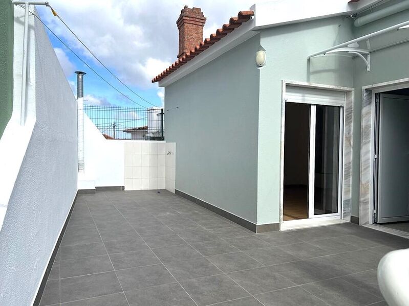 Apartamento Renovado no centro T2 Ericeira Mafra - cozinha equipada, 1º andar, terraço, excelente localização