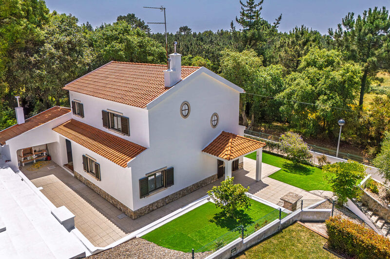 House V4 Isolated Mafra - double glazing, balcony, swimming pool, barbecue, fireplace, automatic gate, equipped kitchen, garage