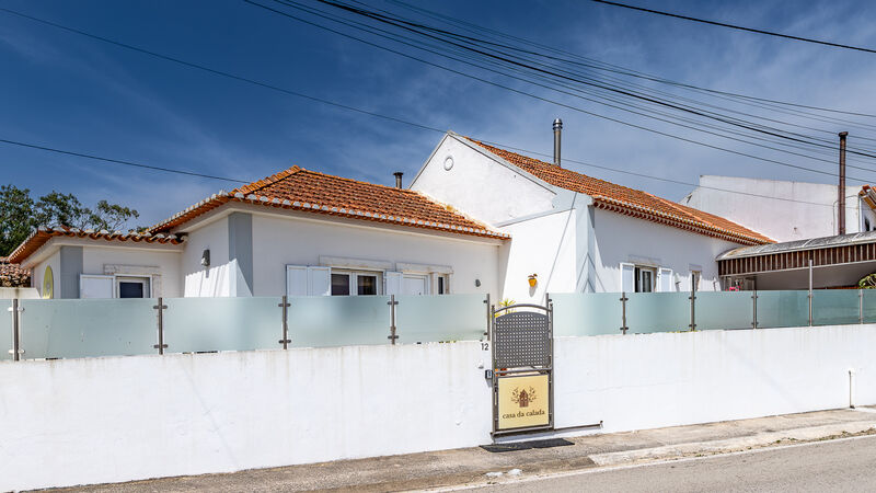 House V4 Single storey excellent condition Encarnação Mafra - barbecue, equipped kitchen, tiled stove