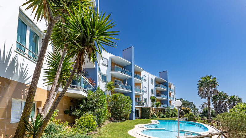 Apartamento T2 em excelente estado Ericeira Mafra - painéis solares, varandas, condomínio fechado, jardins, aquecimento central, sauna, arrecadação, piscina, vista mar, bbq, cozinha equipada, garagem