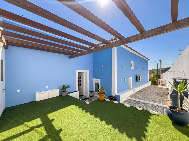 Vende Moradia T3 +1 - Ericeira 15 km, A Casa das Casas