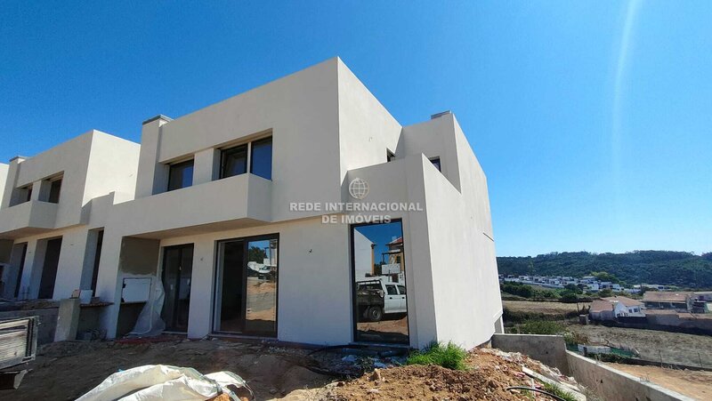 Moradia T4, com piscina em Mafra