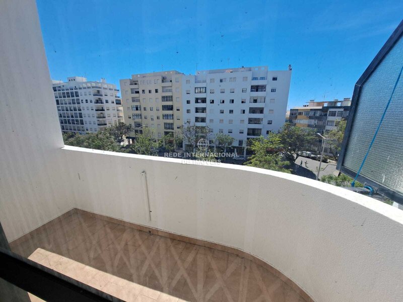 T1 no Centro de Quarteira com Vista Mar e Varanda