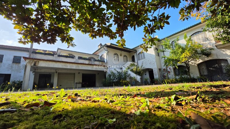 Moradia senhorial T5+3 com terreno de 5.331m² - Negrelos, Santo Tirso
