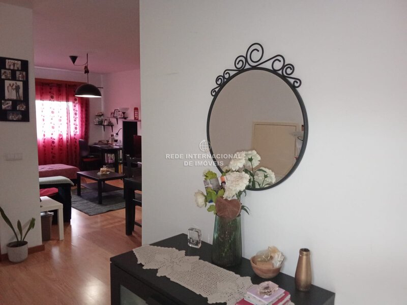 Excelente apartamento T2 com lugar de garagem, localizado em Esgueira