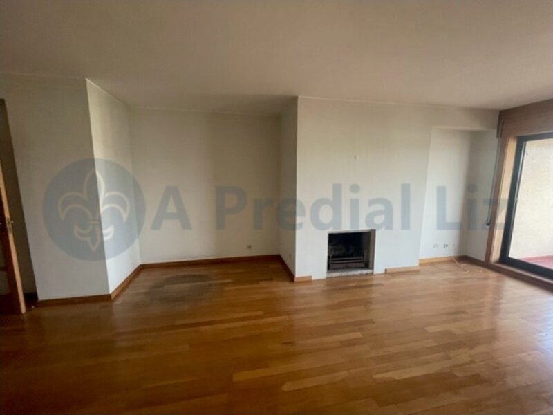 Apartamento T3 com vistas soberbas para o Rio Foz / Quinta de Miramar