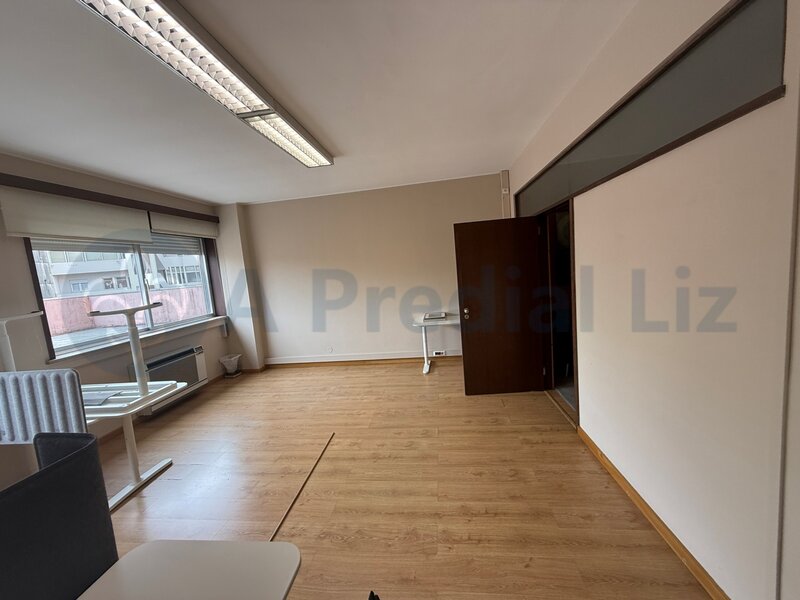 Escritório (sala) para arrendar - Av. Boavista Prestação de Serviços