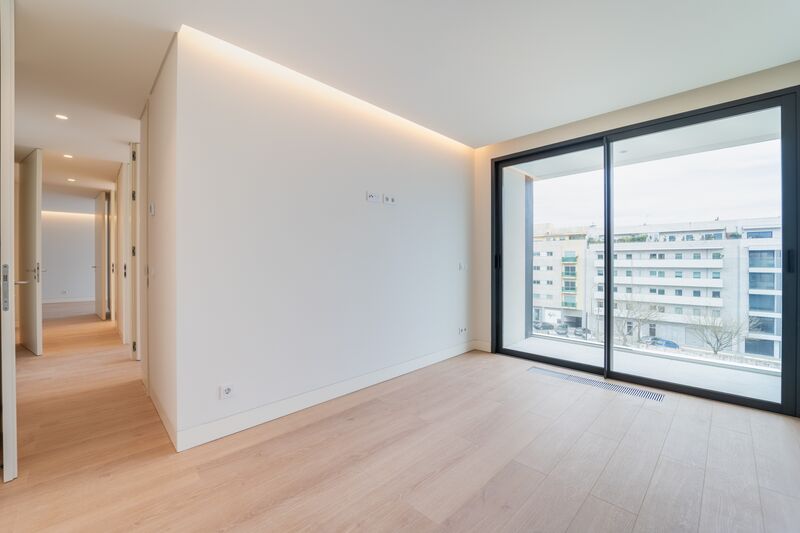 Apartment T3 nuevo Centro Matosinhos - parking space, radiant floor, garage, 3rd floor, equipped, balcony, balconies
