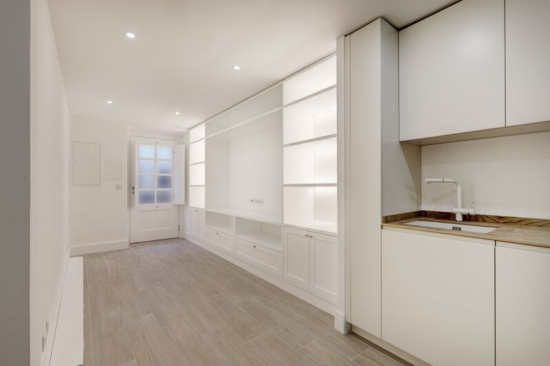 Apartamento T2 Renovado Estrela Lapa Lisboa para venda - excelente localização, ar condicionado, vidros duplos, arrecadação, equipado