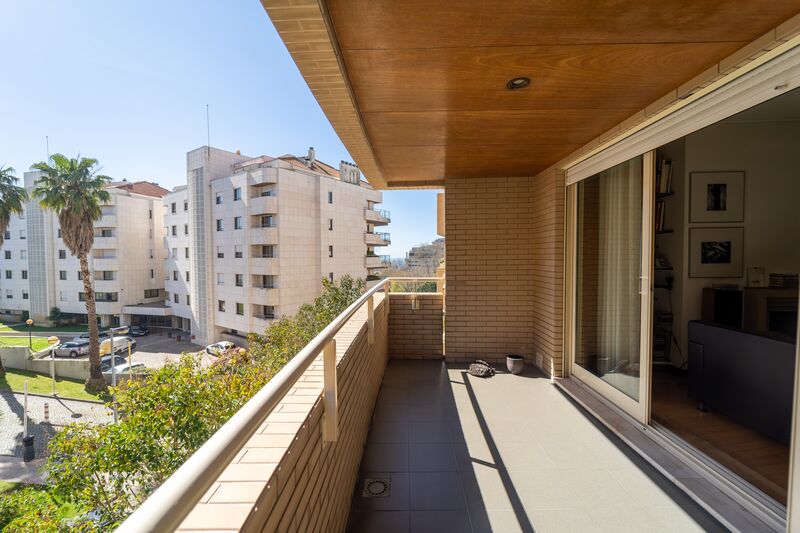 Apartamento T2 em excelente estado Foz Foz do Douro Porto para venda - isolamento acústico, aquecimento central, varanda, vidros duplos, lareira, garagem