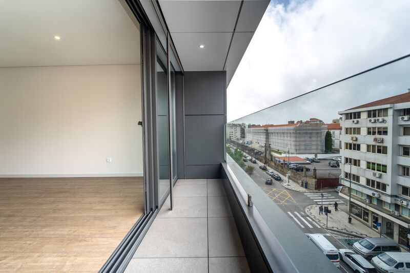 Apartamento novo no centro T3 Boavista Cedofeita Porto - lugar de garagem, varanda, piso radiante, painéis solares
