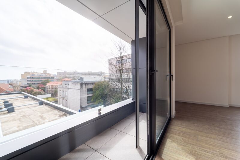 Apartamento novo no centro T3 Boavista Cedofeita Porto - painéis solares, varanda, lugar de garagem, piso radiante
