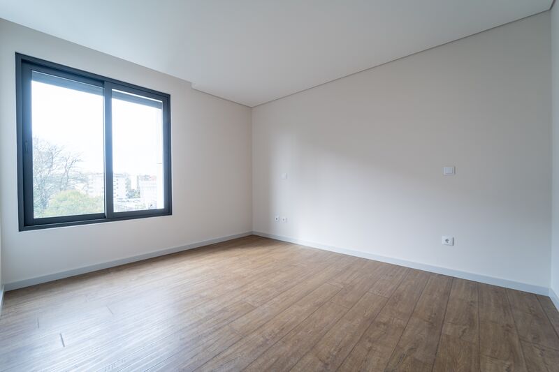 Apartamento novo no centro T3 Boavista Cedofeita Porto - painéis solares, garagem, varanda, piso radiante