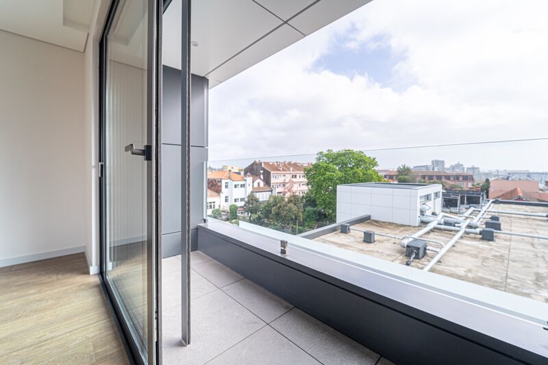 Apartamento novo no centro T3 Boavista Cedofeita Porto - lugar de garagem, painéis solares, varanda, piso radiante