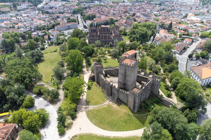 апартаменты рядом с центром T1 Universidade Azurém Guimarães - великолепное месторасположение, гараж, гаражное место, термоизоляция