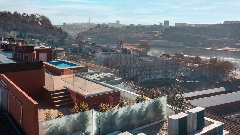 Para venda Apartamento T4 Duplex Rua de Dom Pedro V Porto - jardins, piscina, terraços, condomínio privado, ténis, garagem, parque infantil, varandas