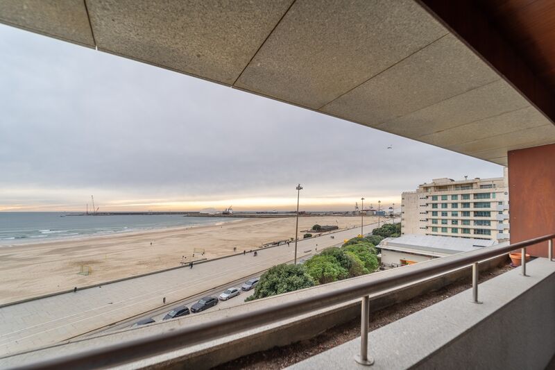 Apartment sea view T3 Matosinhos-Sul - central heating, sea view, garage, lots of natural light, balcony, fireplace, double glazing