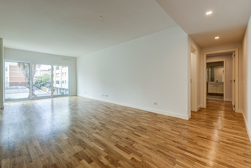 Apartamento T3 novo Avenida 5 de Outubro São Sebastião da Pedreira Lisboa - ar condicionado, varanda, excelente localização, 4º andar, lugar de garagem, isolamento acústico, arrecadação, vidros duplos, jardim