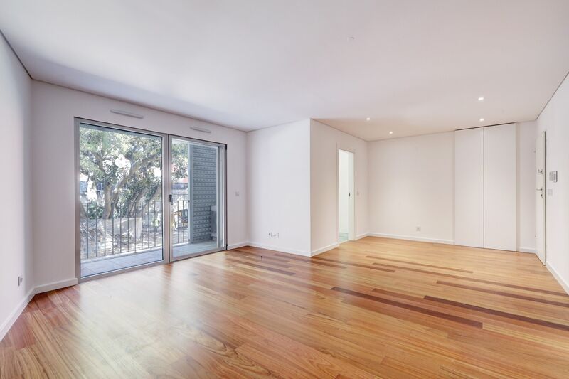 Apartamento T2 de luxo Avenida Braamcamp  Coração de Jesus Lisboa - jardins, ar condicionado, alarme, arrecadação, garagem, painéis solares, varanda, equipado