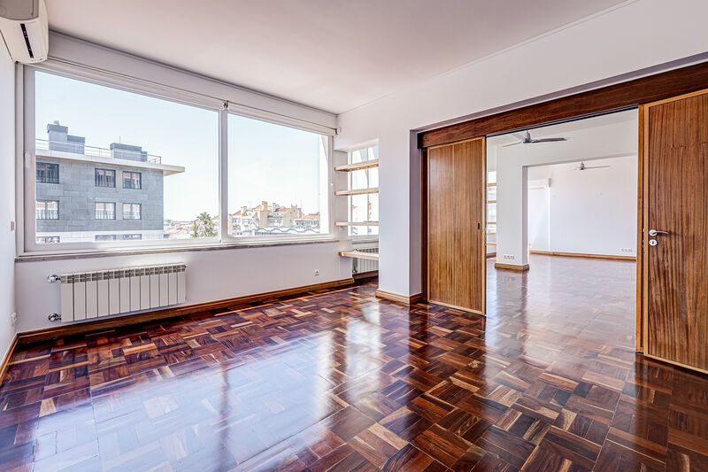 Apartamento T4 Renovado Avenida Infante Santo Lapa Lisboa - aquecimento central, vista rio, 5º andar, ar condicionado