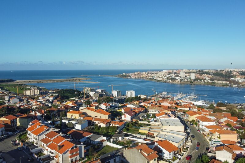 Moradia V4+1 Canidelo Vila Nova de Gaia - jardins, garagem, aquecimento central, painéis solares, isolamento térmico, terraços