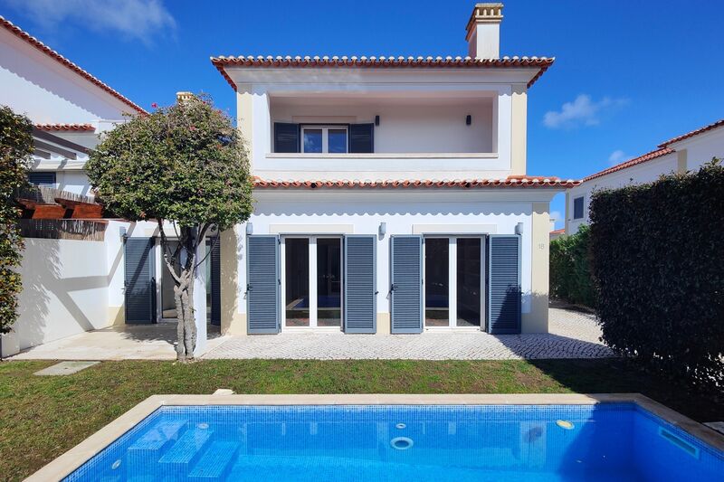 Moradia V4 Bicesse Alcabideche Cascais - cozinha equipada, vidros duplos, aquecimento central, piscina, jardim, garagem, terraço, condomínio privado