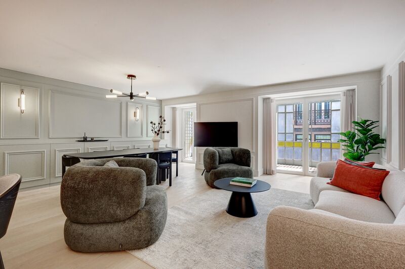 Apartamento Duplex T2 Restauradores Santa Maria Maior Lisboa - varanda, vidros duplos, equipado, ar condicionado