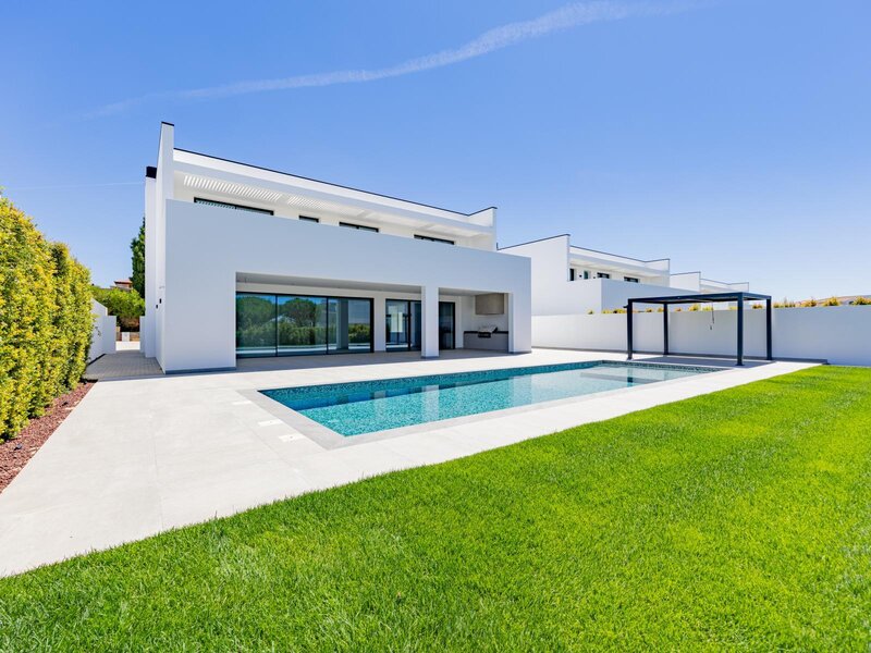Moradia V4 Vilamoura Quarteira Loulé - piscina, lareira, terraços, bbq, condomínio privado, ar condicionado, piso radiante, jardim