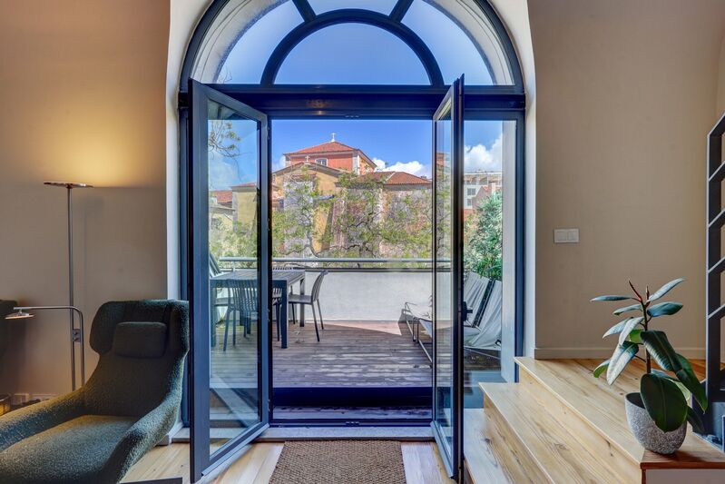 Apartamento T1 Duplex Avenida 24 de Julho  Prazeres Lisboa - mobilado, terraço, garagem, excelente localização, cozinha equipada, arrecadação, ar condicionado