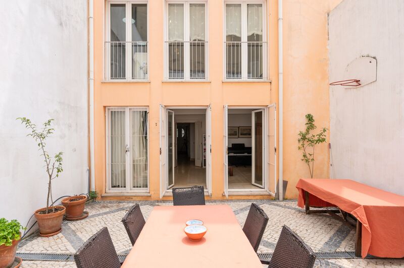 House in the center 6 bedrooms Príncipe Real  São José Lisboa - balcony, gardens, quiet area, terrace, garage, garden, store room, swimming pool, fireplace