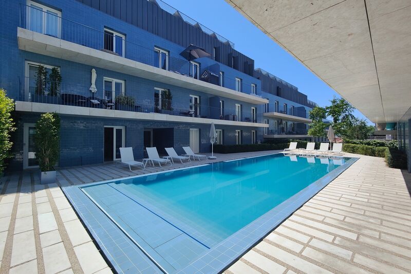 Apartamento Moderno T4 Belém Ajuda Lisboa - zonas verdes, terraço, piscina, videovigilância, equipado, jardim, cozinha equipada