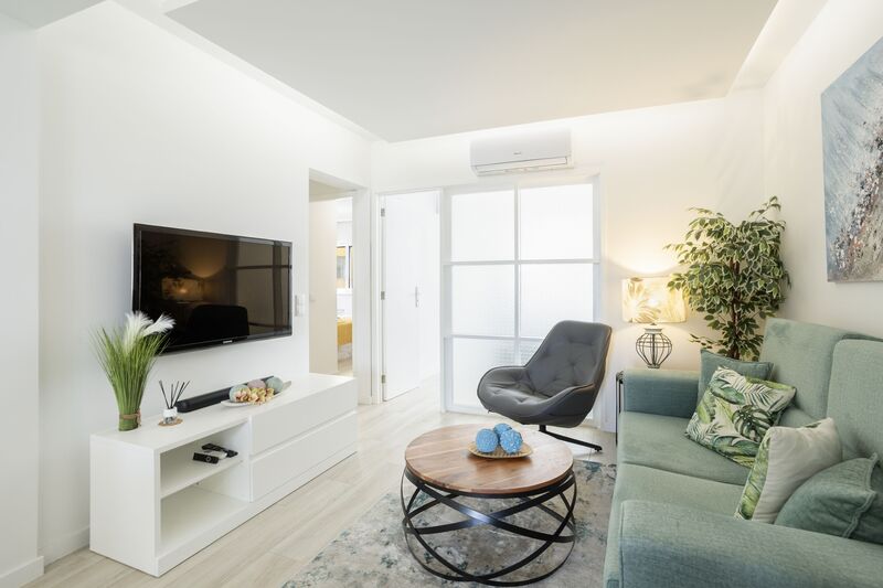 Apartamento T1+1 Renovado Quarteira Loulé - 1º andar, equipado, ar condicionado, mobilado