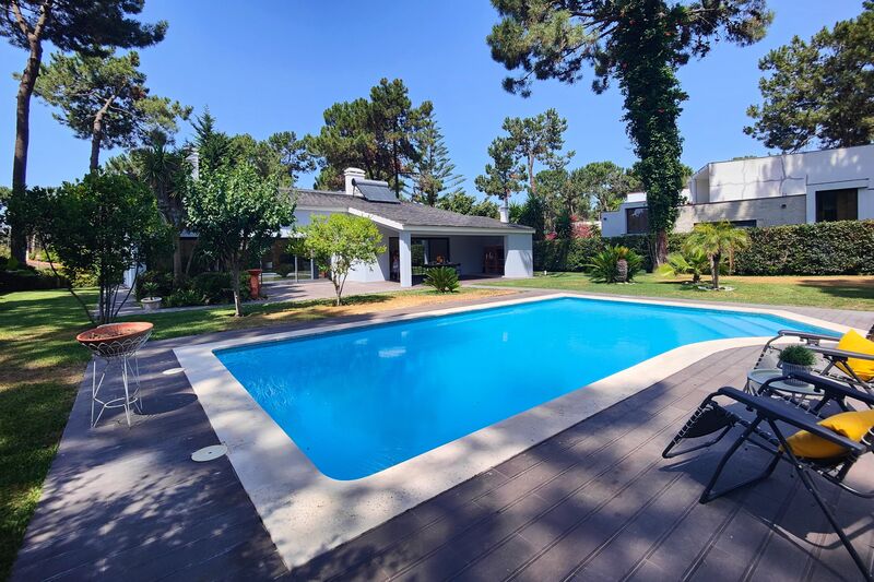 Moradia V4 Térrea Herdade da Aroeira Almada - piscina, lugar de garagem, bbq, rega automática, ar condicionado, piso radiante, jardim, painéis solares, arrecadação