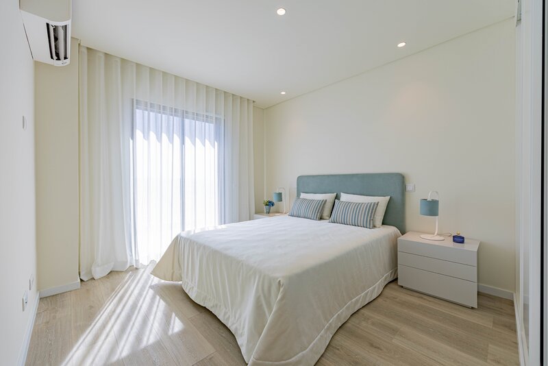 House new townhouse 4 bedrooms Montenegro Faro - equipped kitchen, terrace, swimming pool, air conditioning, garden, solar panels, sea view, underfloor heating