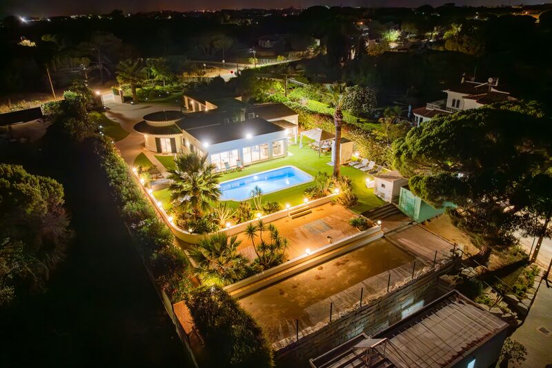 Moradia V3 Térrea Almancil Loulé - lareira, zona calma, ar condicionado, rega automática, piscina, garagem, painéis solares, bbq, vidros duplos, piso radiante, terraços, jardim