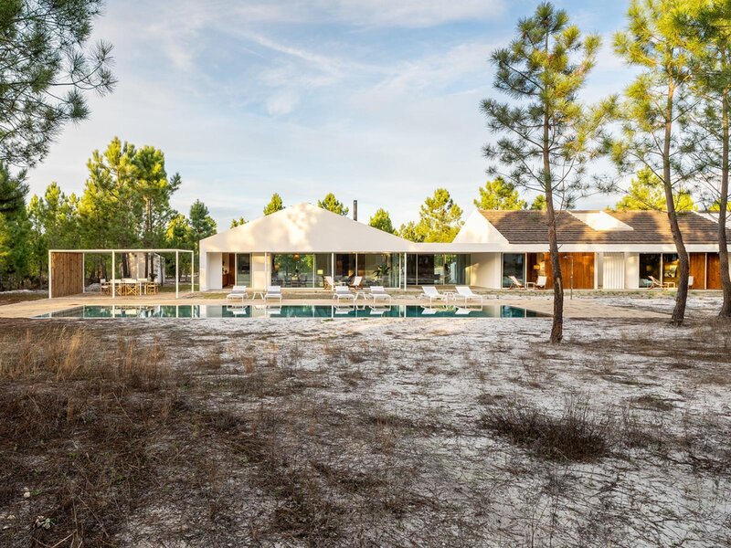 Moradia V3 nova Muda Grândola - lareira, ténis, jardim, piscina