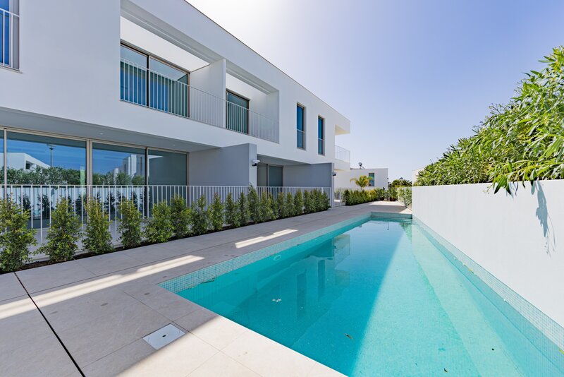 Moradia V3 Moderna em construção Torraltinha São Gonçalo de Lagos - piscina, painéis solares, terraço, piso radiante, ar condicionado